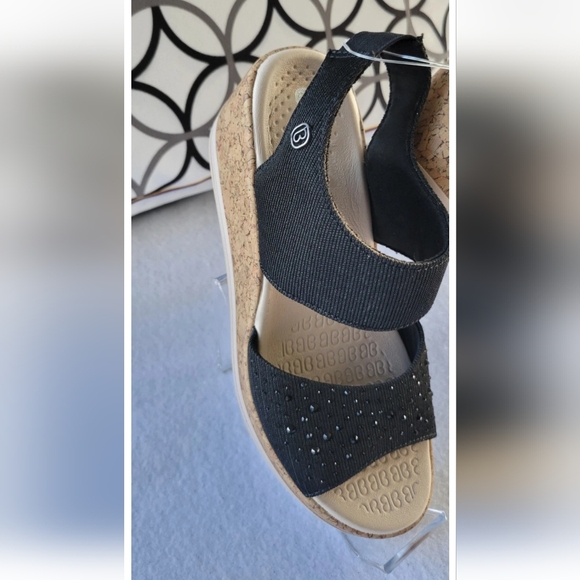 BZees Women's Reveal Bright Machine Washable Comfort Wedge Sandal Size 6.5M - Picture 3 of 7